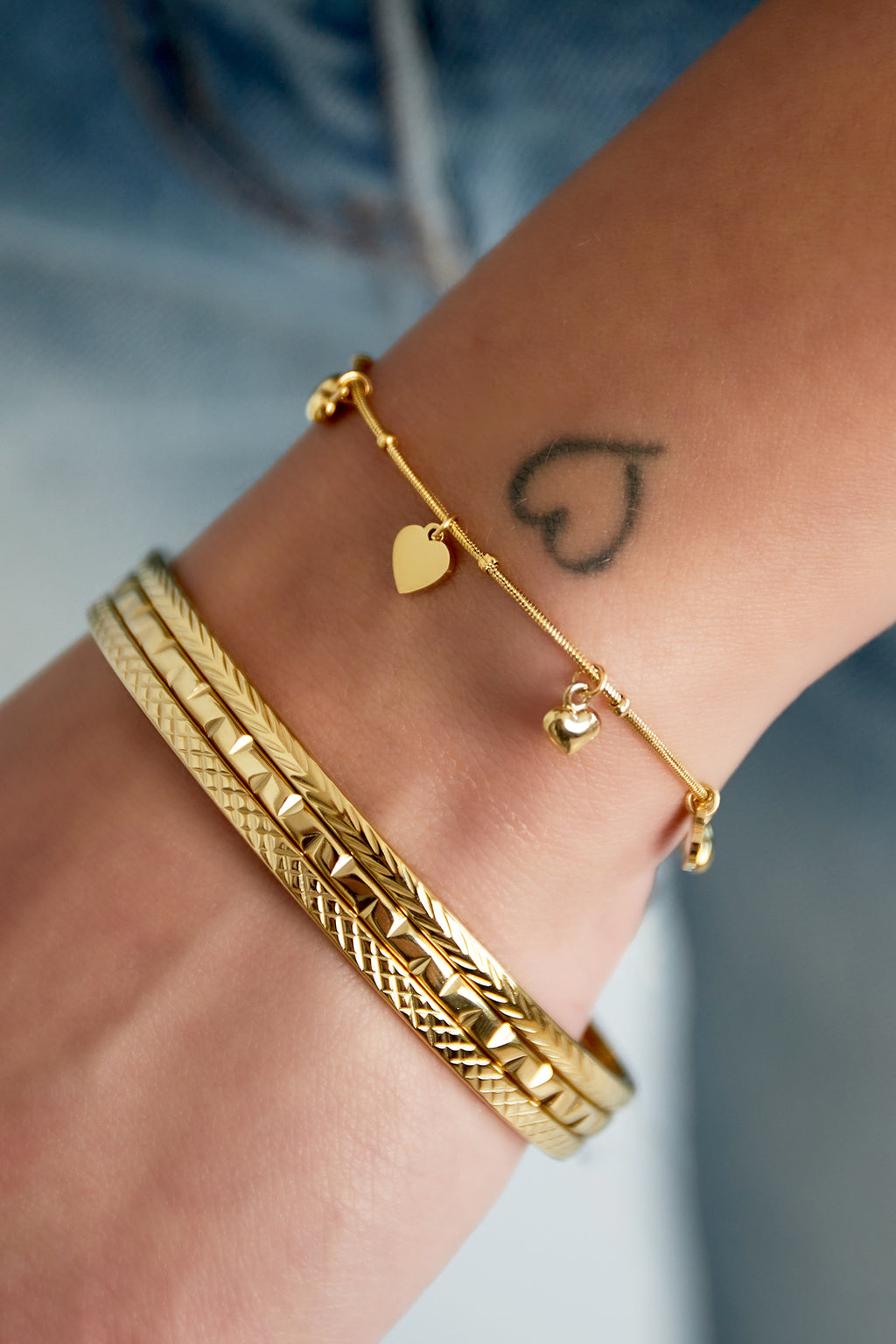 Shiny bangle